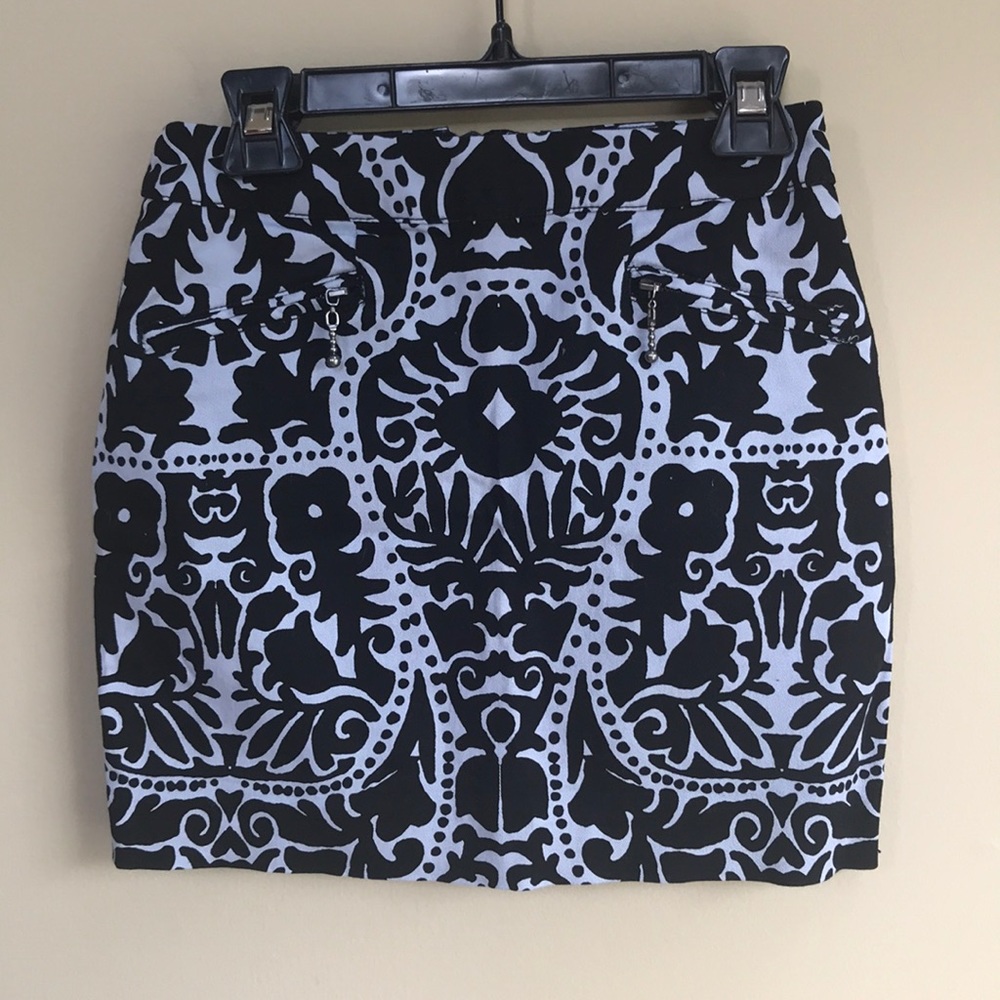 Black and white H&M mini skirt new without tags